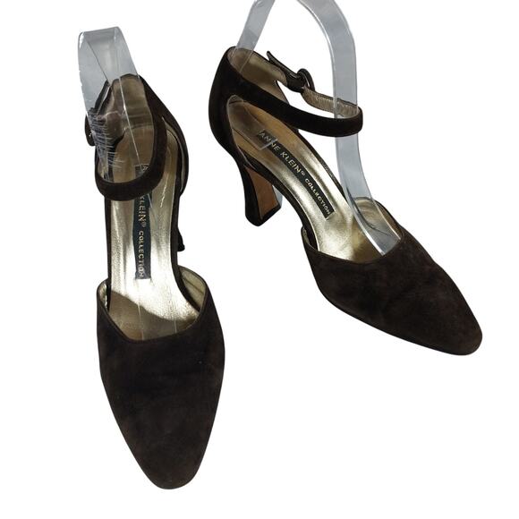 ANNE KLEIN! CHIC CHOCOLATE BROWN GENUINE SUEDE LEATHER STYLIZED HEELS! SZ 7M - Picture 2 of 11